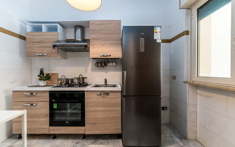 Villa Coralia: Aparato De Cocina, Cocina, Electrodoméstico, Gabinetes, Mostrador, Madera, Mueble, Diseño De Interiores, Electrodoméstico, Piso