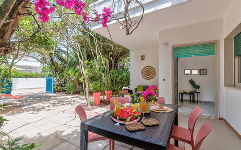 Villa Coralia: Maceta, Planta De Casa, Sombra, Diseño, Balcón, Patio, Eco Hotel