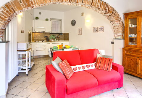 Ca Du Checcu: Mueble, Diseño De Interiores, Pared, Sofá, Piso, Techo, Habitación, Mesa, Suelo, Sala