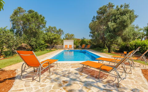 Villa San Vito: Piscina, Mueble Para Exteriores, Recurso, Silla, Jardín, Inmuebles, Sombra, Patio Interior, Hacienda, Paisajismo