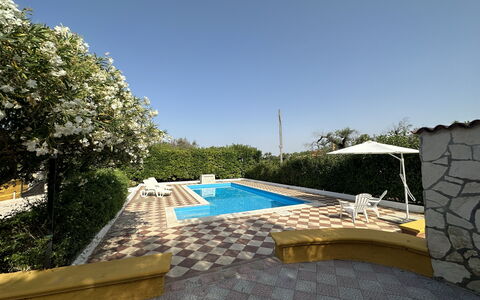 Villa Azzurra: Piscina, Material Compuesto, Recurso, Inmuebles, Paisajismo, Eco Hotel, Sombra, Loseta, Fuente De Agua, Hacienda