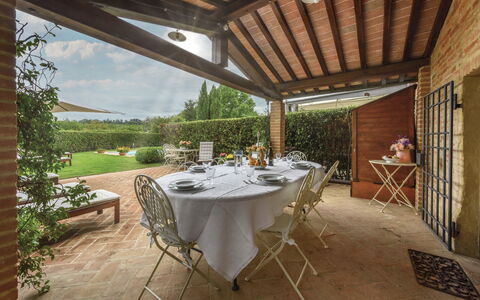 Villa Zambra: Mueble, Mesa, Silla, Cocina Y Comedor Mesa, Ladrillo, Jardín, Mueble Para Exteriores, Patio Interior, Mesa Al Aire Libre, Eco Hotel