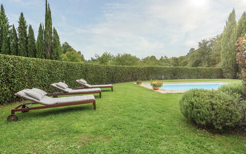 Villa Zambra: Piscina, Jardín, Arbusto, Mueble Para Exteriores, Sombra, Césped, Recurso, Paisajismo, Cobertura, Yarda