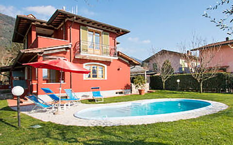 Villa Camaiore: Barrio Residencial, Casa, Casa, Césped, Inmuebles, Jardín, Yarda, Hacienda, Villa, Pintar