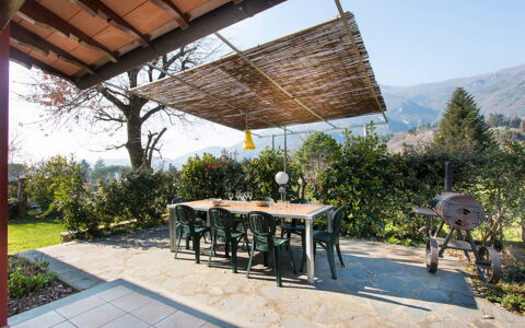 Villa Camaiore: Mueble, Sombra, Mueble Para Exteriores, Mesa Al Aire Libre, Silla, Jardín, Cordillera, Estructura Al Aire Libre, Eco Hotel, Losa