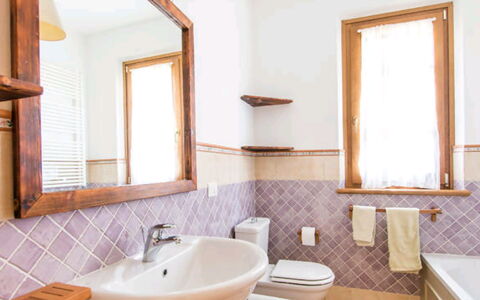 Villa Camaiore: Arreglo De Tubería, Piso, Diseño De Interiores, Baño, Suelo, Grifo, Plomería, Lavabo Del Baño, Lavabo, Casa