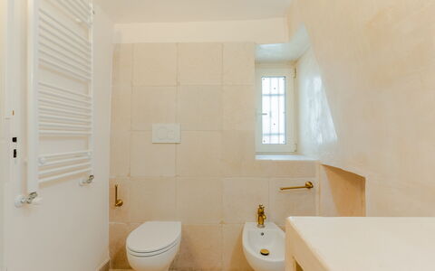 Casa Lea: Baño, Asiento Del Baño, Piso, Arreglo De Tubería, Pared, Suelo, Baño, Diseño De Interiores, Plomería, Loseta
