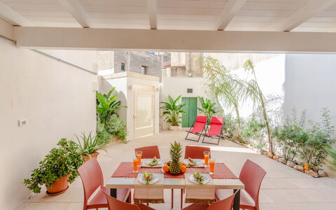 Casa Lea: Mueble, Diseño De Interiores, Piso, Suelo, Mesa, Techo, Silla, Maceta, Casa, Planta De Casa