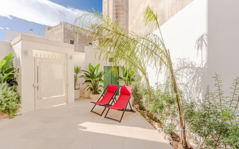 Casa Lea: Piso, Suelo, Maceta, Planta De Casa, Sombra, Loseta, Losa, Patio