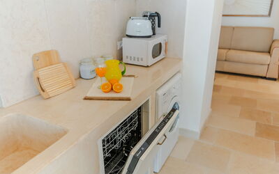 Casa Lea: Diseño De Interiores, Piso, Mostrador, Suelo, Habitación, Cocina, Electrodoméstico, Gabinetes, Aparato De Cocina, Loseta