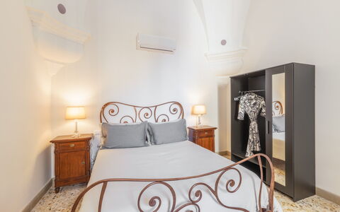 Dimora Storica: Diseño De Interiores, Piso, Suelo, Mueble, Techo, Habitación, Departamento, Gabinetes, Habitación, Cama