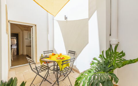 Dimora Storica: Mueble, Diseño De Interiores, Silla, Techo, Sombra, Manchas De Madera, Planta De Casa, Cocina Y Comedor Mesa, Mueble Para Exteriores, Eco Hotel
