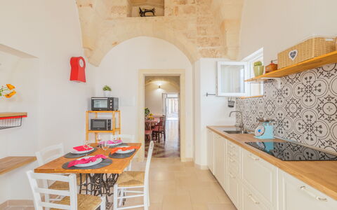 Dimora Storica: Piso, Diseño De Interiores, Suelo, Mueble, Techo, Habitación, Loseta, Aparato De Cocina, Electrodoméstico, Cocina