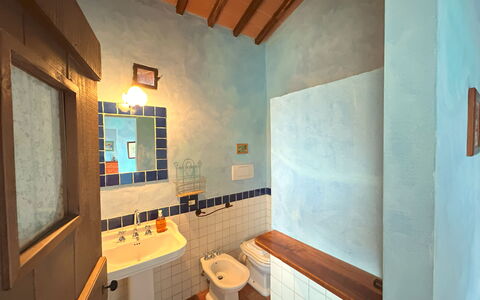 Appartamento La Torretta Di Pietra, Wifi, Perugia: Pared, Arreglo De Tubería, Diseño De Interiores, Piso, Baño, Suelo, Lavabo Del Baño, Techo, Grifo, Plomería