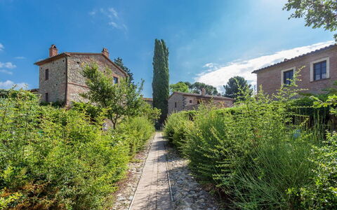 Appartamento Bellosguardo, Wifi, Near Perugia: Arbusto, Inmuebles, Jardín, Paisajismo, Hojas Perennes, Casa Histórica, Villa, Casa De Campo