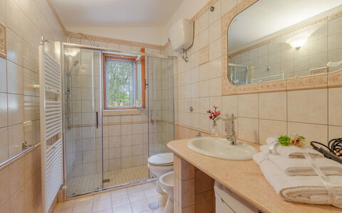 Trullo Quattro Carrini: Diseño De Interiores, Arreglo De Tubería, Piso, Lavabo Del Baño, Suelo, Baño, Lavabo, Grifo, Plomería, Techo