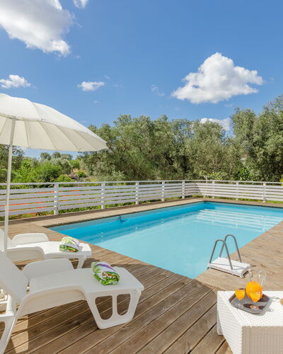 Trullo Quattro Carrini: Mueble, Mueble Para Exteriores, Recurso, Piscina, Eco Hotel, Sunlounger, Silla, Sombra, Hotel, Villa