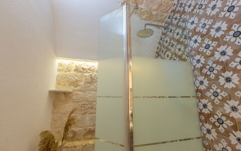 Lamia Del Vespro: Pared, Piso, Suelo, Arreglo De Tubería, Diseño De Interiores, Loseta, Baño, Plomería, Techo, Habitación