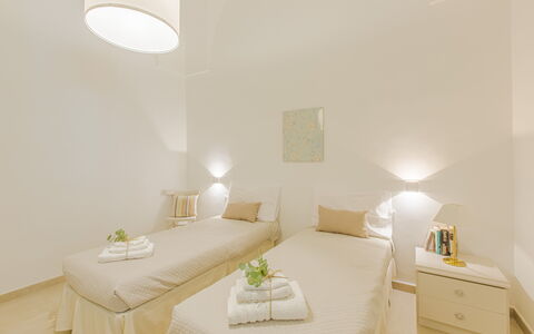 Casa Nonna Netta: Diseño De Interiores, Pared, Piso, Suelo, Techo, Madera, Mueble, Habitación, Cama, Habitación