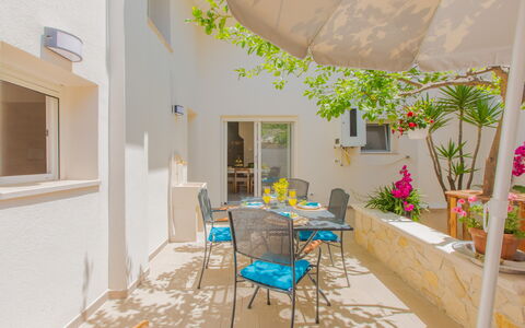 Casa Nonna Netta: Piso, Suelo, Departamento, Planta De Casa, Silla, Maceta, Mueble Para Exteriores, Balcón
