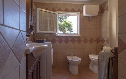 Casale La Pieve: Piso, Suelo, Arreglo De Tubería, Diseño De Interiores, Baño, Lavabo, Encendiendo, Plomería, Grifo, Lavabo Del Baño
