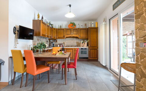 Casa Colleoro: Mueble, Diseño De Interiores, Piso, Madera, Techo, Mesa, Suelo, Cocina, Habitación, Silla