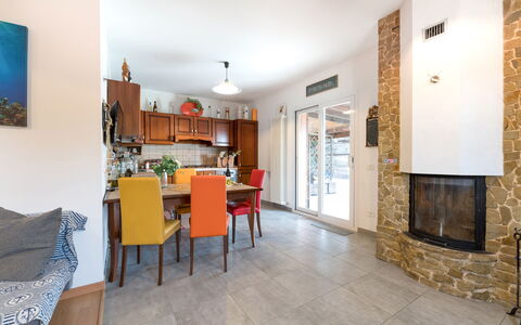 Casa Colleoro: Mueble, Piso, Suelo, Diseño De Interiores, Techo, Silla, Mesa, Habitación, Sofá, Sala