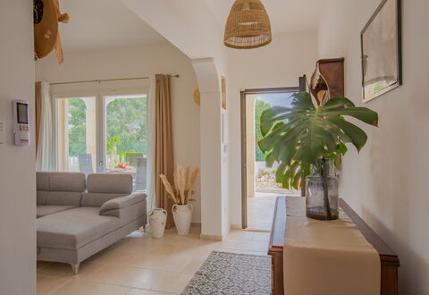 Villa Vera: Mueble, Pared, Diseño De Interiores, Sofá, Madera, Piso, Sala, Casa, Suelo, Techo