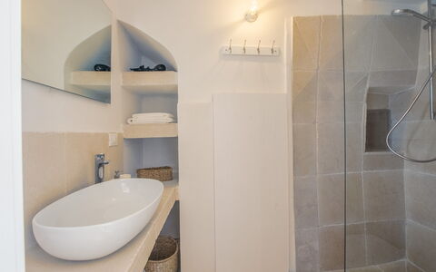 Casa Tosca: Baño, Piso, Arreglo De Tubería, Diseño De Interiores, Pared, Suelo, Lavabo Del Baño, Techo, Grifo, Lavabo