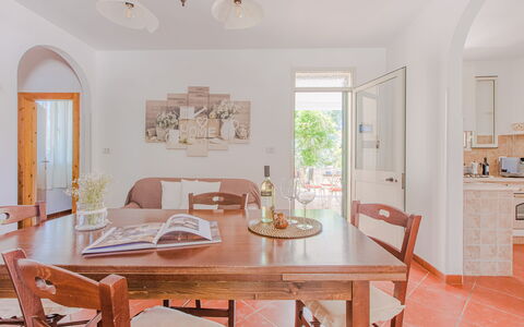Trullo Poggio Con Piscina: Mueble, Diseño De Interiores, Piso, Techo, Suelo, Mesa, Silla, Cocina Y Comedor Mesa, Comedor, Habitación