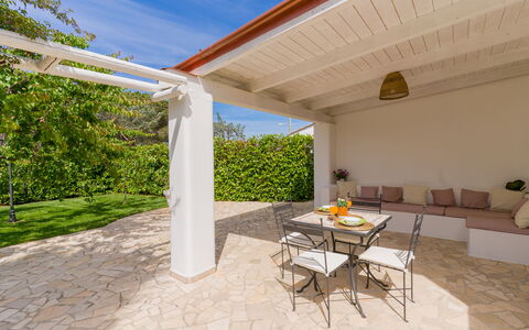 Ville Poggioreale: Piso, Mueble, Suelo, Techo, Mueble Para Exteriores, Sombra, Silla, Porche, Estructura Al Aire Libre, Eco Hotel