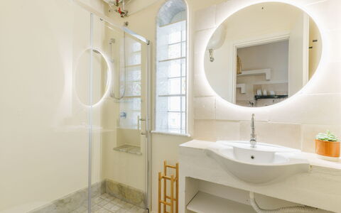 Ville Poggioreale: Diseño De Interiores, Pared, Piso, Suelo, Arreglo De Tubería, Baño, Techo, Encendiendo, Plomería, Lámpara