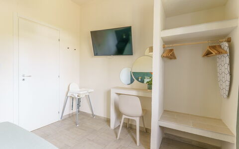 Ville Poggioreale: Pared, Diseño De Interiores, Suelo, Piso, Techo, Habitación, Departamento, Habitación, Cama, Manchas De Madera