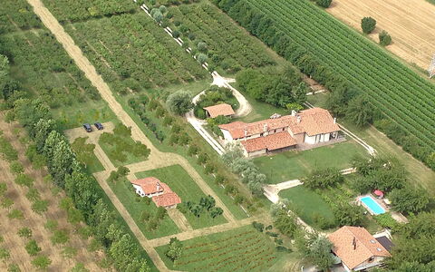 Silea Apartments, Pool, Garden, Treviso: Barrio Residencial, Vista Panorámica, Casa, Paisaje, Fotografía Aérea, Llanura, Plantación, Techo, El Terreno Del Lote, Área Rural