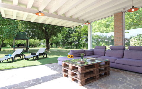 Silea Apartments, Pool, Garden, Treviso: Mueble, Mueble Para Exteriores, Sombra, Silla, Mesa Al Aire Libre, Estructura Al Aire Libre, Jardín, Patio, Patio Interior