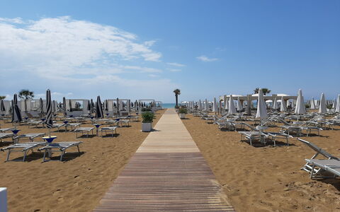 Silea Apartments, Pool, Garden, Treviso: Horizonte, Playa, Mar, Oceano, Costa, Sombra, Apuntalar, Mueble Para Exteriores, Arena, Zona Tropical