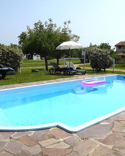 Silea Apartments, Pool, Garden, Treviso: Azul, Piscina, Material Compuesto, Recurso, Ocio, Sombra, Patio Interior, Hacienda, Yarda, Hotel