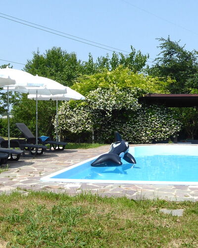 Silea Apartments, Pool, Garden, Treviso: Piscina, Mueble Para Exteriores, Paraguas, Recurso, Ocio, Mueble, Sombra, Sunlounger, Eco Hotel, Silla