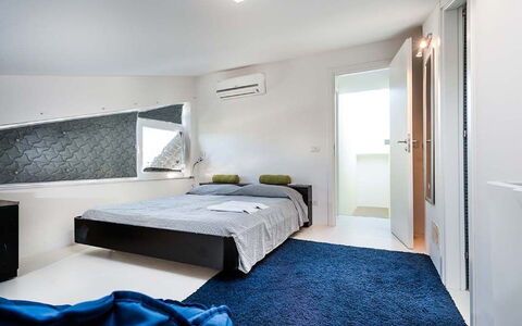 Cala Marina: Diseño De Interiores, Piso, Suelo, Pared, Mueble, Techo, Habitación, Habitación, Cama, Encendiendo