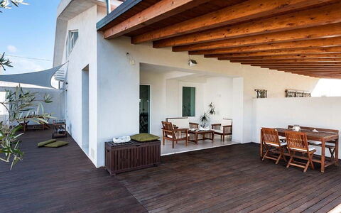 Cala Marina: Madera, Suelos De Madera, Piso, Suelo, Arquitectura, Casa, Porche, Mueble Para Exteriores, Mueble, Cubierta