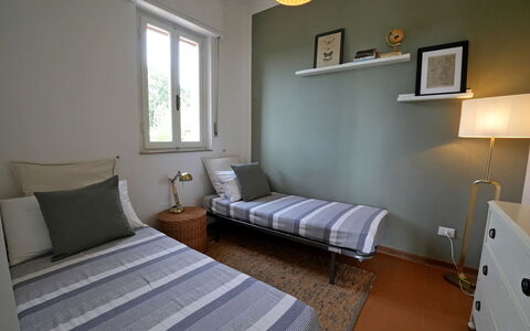 Villa Corsanico: Mueble, Cama, Diseño De Interiores, Habitación, Pared, Suelo, Piso, Madera, Sábana, Habitación