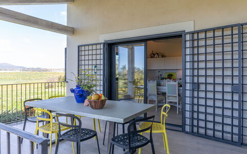 Villa Flaminia: Mueble, Mesa, Diseño De Interiores, Silla, Cocina Y Comedor Mesa, Vaso, Mesa Al Aire Libre, Mueble Para Exteriores, Comedor, Diseño