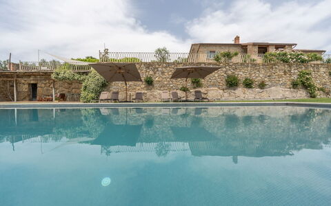 Villa Domus Papi: Piscina, Inmuebles, Hacienda, Villa, Losa, Recurso, Patio, Mueble Para Exteriores, Fuente De Agua, Eco Hotel
