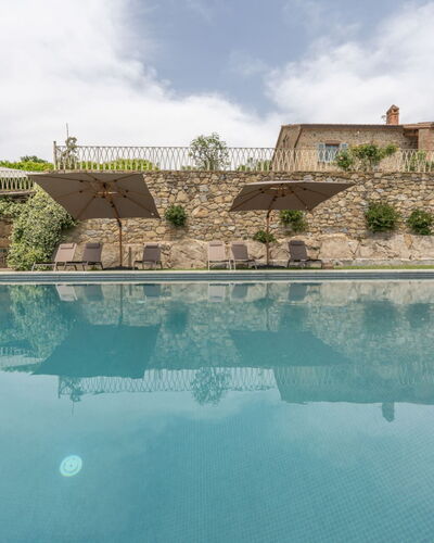 Villa Domus Papi: Piscina, Inmuebles, Hacienda, Villa, Losa, Recurso, Patio, Mueble Para Exteriores, Fuente De Agua, Eco Hotel