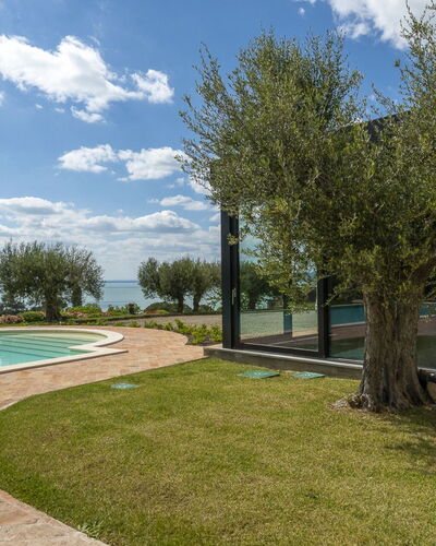 Villa Trasimena: Jardín, Inmuebles, Paisajismo, Piscina, Sombra, Casa De Campo, Villa, Patio Interior, Hacienda