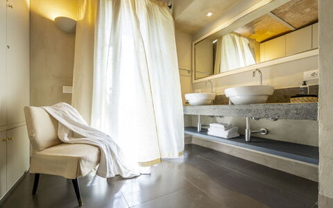 Villa Cotogna: Piso, Diseño De Interiores, Madera, Suelo, Encendiendo, Techo, Arreglo De Tubería, Habitación, Plomería, Baño