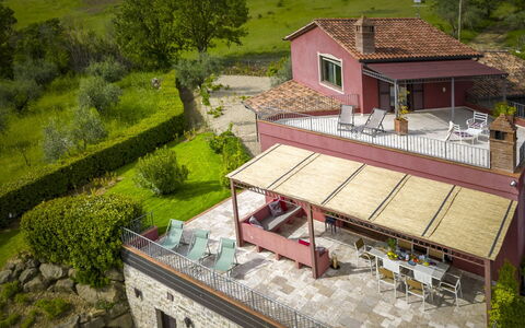 Villa delle Rose: Mueble, Mesa, Silla, Cocina Y Comedor Mesa, Mueble Para Exteriores, Restaurante, Mesa Al Aire Libre, Sombra, Jardín, Estructura Al Aire Libre