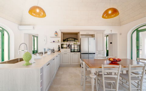 Villa Prestige: Diseño De Interiores, Cocina, Piso, Mueble, Techo, Suelo, Mostrador, Encendiendo, Gabinetes, Lámpara