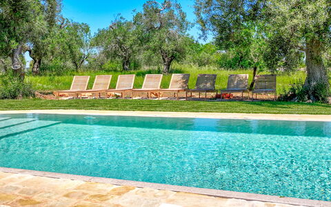 Trulli Corte Kalia, Golf & Puglia: Azul, Piscina, Recurso, Jardín, Sombra, Mueble Para Exteriores, Paisajismo, Fuente De Agua, Patio Interior, Eco Hotel