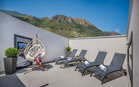 Attico Sea View: Mueble, Diseño De Interiores, Silla, Techo, Cordillera, Mueble Para Exteriores, Recurso, Hotel, Balcón, Mesa De Café